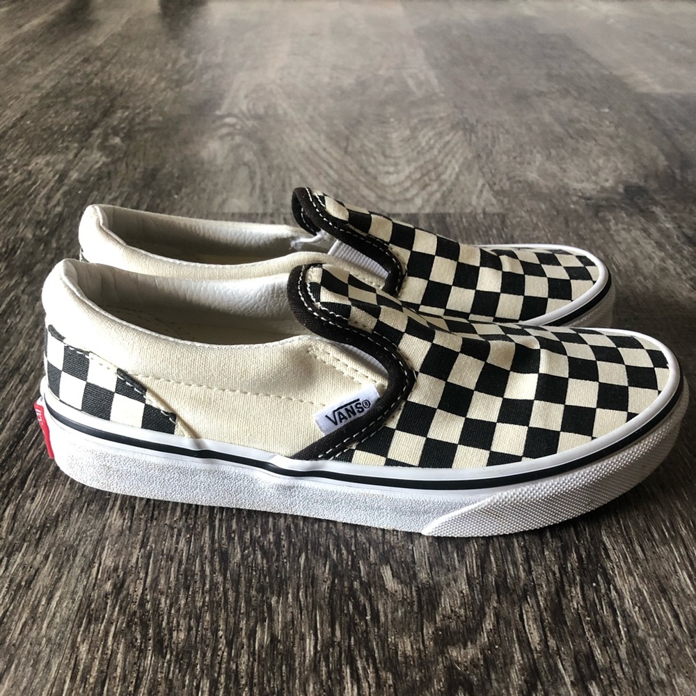 Checker Vans - Picture 2 of 7